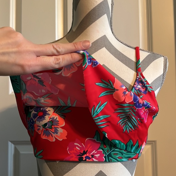 Old Navy Tropical Print Ruffle Swim Top - Picture 3 of 8